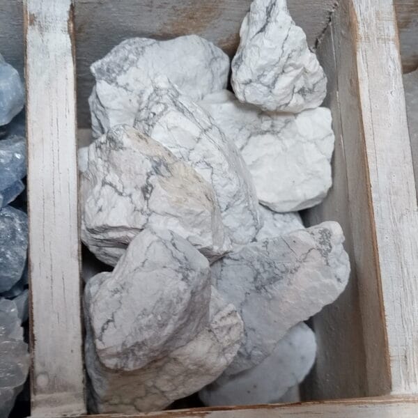 Howlite Rough Rock 2-4cm 1KG
